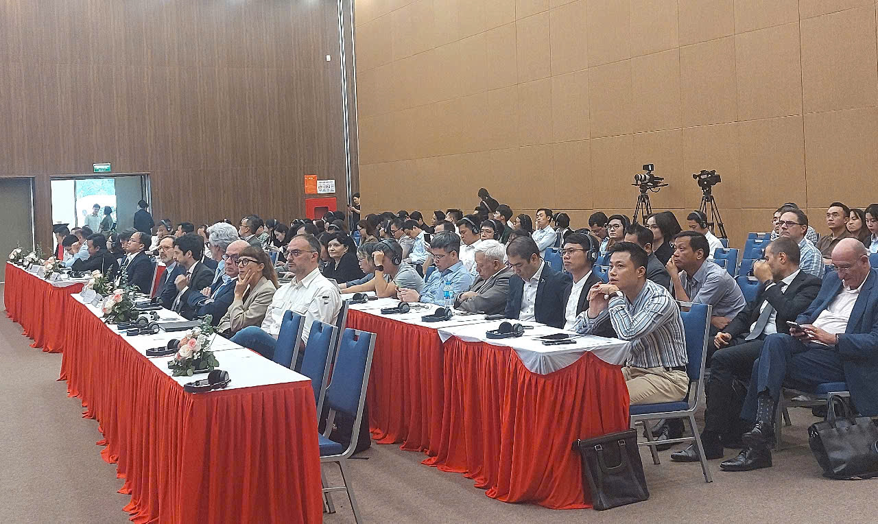 Sự kiện có sự tham gia của nhiều chuyên gia trong và ngoài nước. Sự kiện có sự tham gia của nhiều chuyên gia trong và ngoài nước.