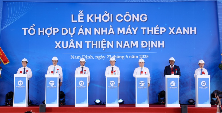 Phó Thủ tướng Lê Thành Long và các đại biểu ấn nút khởi công Tổ hợp Thép xanh gần 100.000 tỷ - Ảnh: VGP/Đức Tuân Phó Thủ tướng Lê Thành Long và các đại biểu ấn nút khởi công Tổ hợp Thép xanh gần 100.000 tỷ - Ảnh: VGP/Đức Tuân