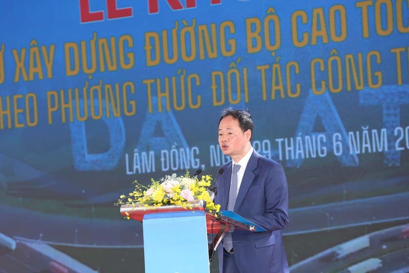 Chủ tịch Lâm Đồng Trần Hồng Thái cam kết hỗ trợ tối đa để nhà đầu tư hoàn thành dự án đúng tiến độ. Chủ tịch Lâm Đồng Trần Hồng Thái cam kết hỗ trợ tối đa để nhà đầu tư hoàn thành dự án đúng tiến độ.