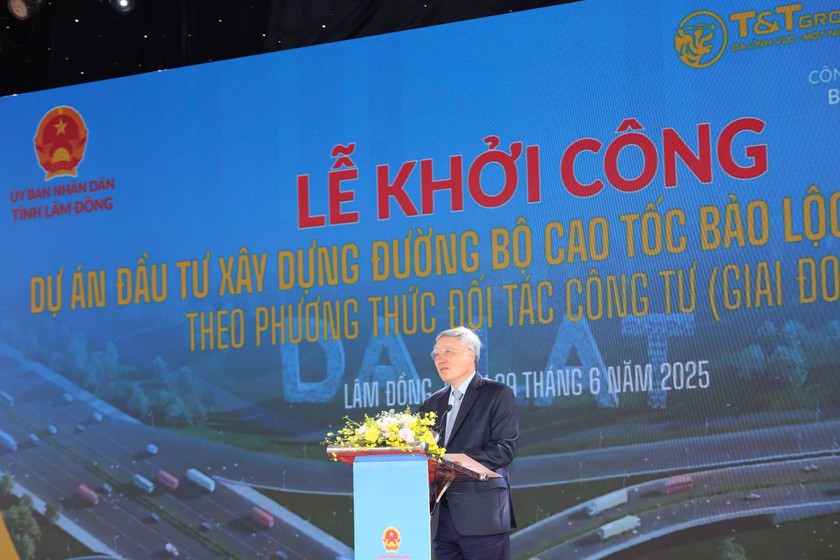 Phó Thủ tướng Thường trực Nguyễn Hoà Bình phát biểu giao nhiệm vụ tại lễ khởi công cao tốc Bảo Lộc - Liên Khương. Phó Thủ tướng Thường trực Nguyễn Hoà Bình phát biểu giao nhiệm vụ tại lễ khởi công cao tốc Bảo Lộc - Liên Khương.
