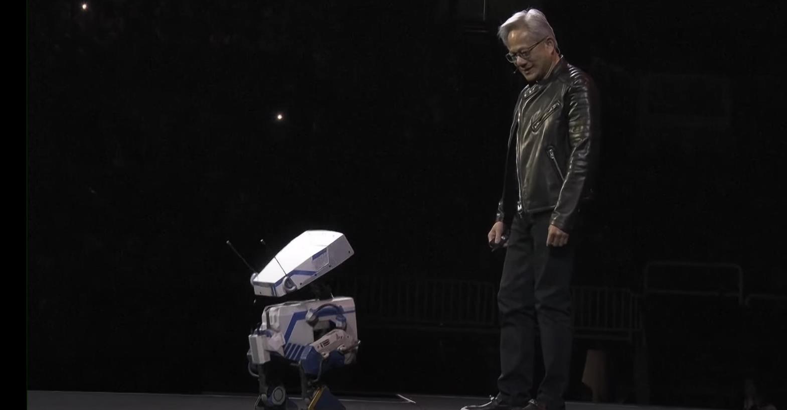 CEO Jensen Huang tương t&aacute;c với robot "Blue"