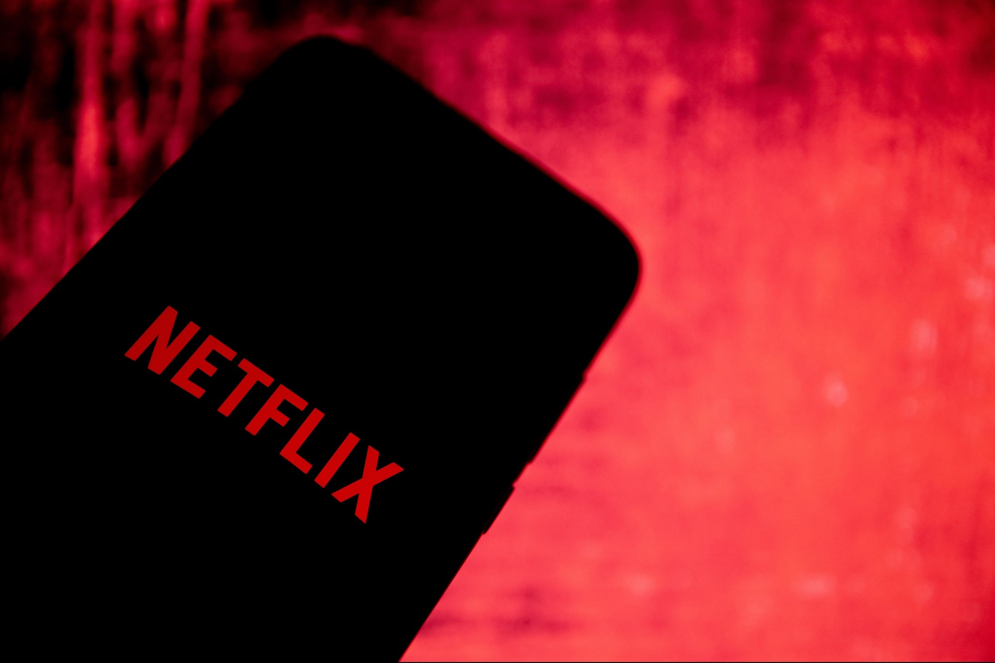 Netflix tiến h&agrave;nh đợt sa thải nh&acirc;n vi&ecirc;n thứ 2 trong năm.