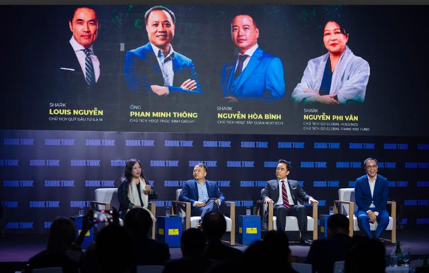 Shark Nguyễn H&ograve;a B&igrave;nh, Shark Nguyễn Phi V&acirc;n, Shark Louis Nguyễn v&agrave; &Ocirc;ng Phan Minh Th&ocirc;ng c&ugrave;ng tham gia tọa đ&agrave;m tại&nbsp;Shark Tank Forum 2025.