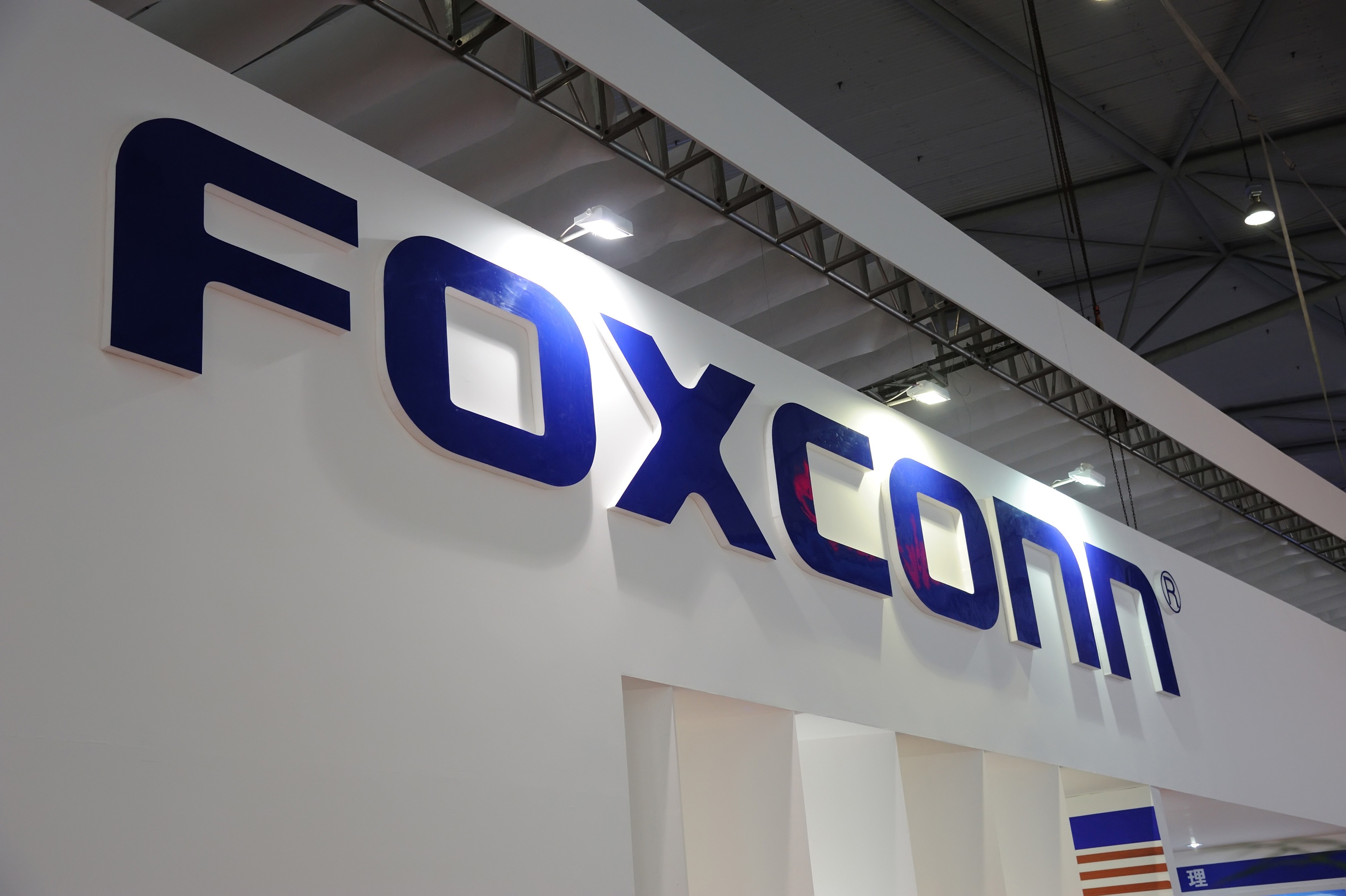 Foxconn th&agrave;nh lập tại Đ&agrave;i Loan với quy m&ocirc; lớn nhất thế giới trong lĩnh vực điện tử, c&ocirc;ng nghệ th&ocirc;ng tin v&agrave; m&aacute;y t&iacute;nh.