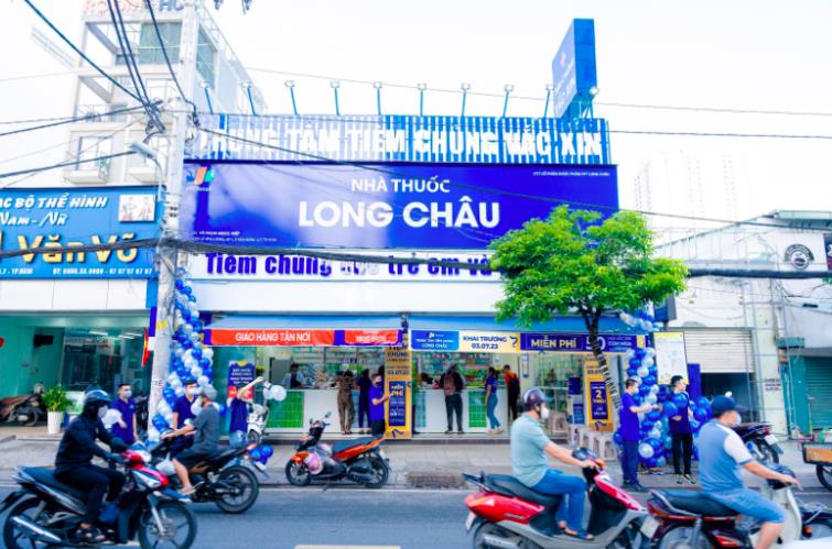 Kết th&uacute;c năm 2024, FPT Retail sở hữu mạng lưới 2.703 cửa h&agrave;ng tr&ecirc;n cả nước. &nbsp;