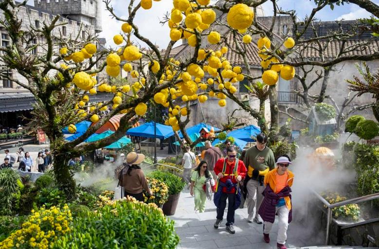 H&#224;ng ngh&#236;n du kh&#225;ch đến du xu&#226;n tại Sun World Ba Na Hills dịp đầu năm mới 2025 - Ảnh 5