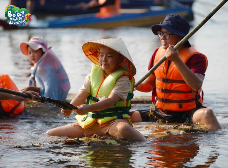 Bố con Sâu đua bè chuối Bố con Sâu đua bè chuối