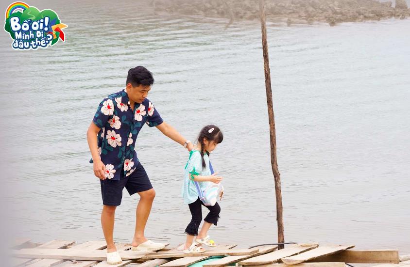 Bố ơi mình đi đâu thế? 2025 tập 1: Trung Ruồi gặp “khó” vì con gái sợ bẩn, Neko Lê “toát mồ hôi” khi hai con chọn ở nhà thuyền - Ảnh 4