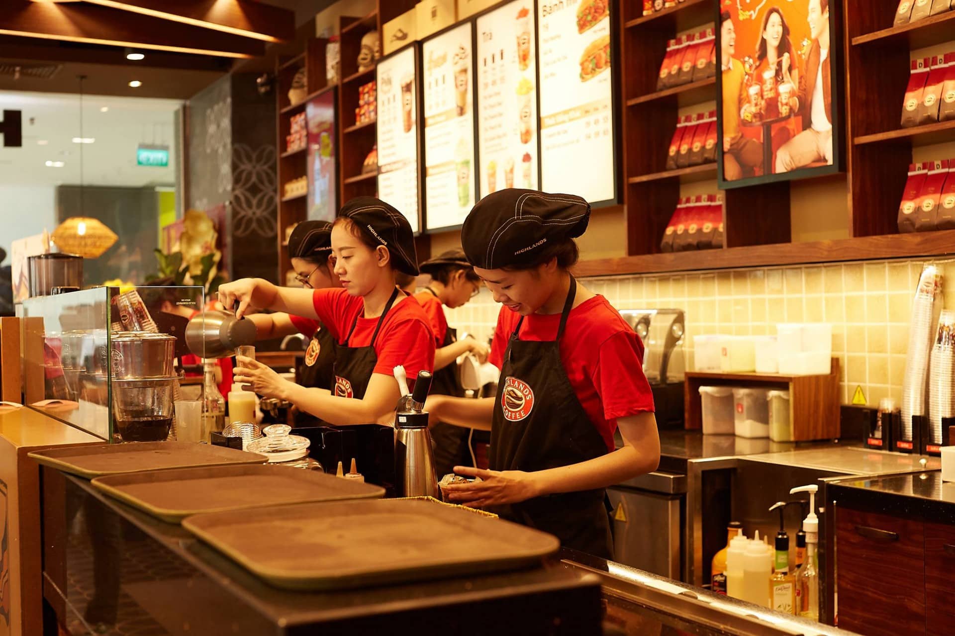 Hình thức tự phục vụ giúp giảm tải chi phí nhân sự cho doanh nghiệp. Hình thức tự phục vụ giúp giảm tải chi phí nhân sự cho doanh nghiệp.
