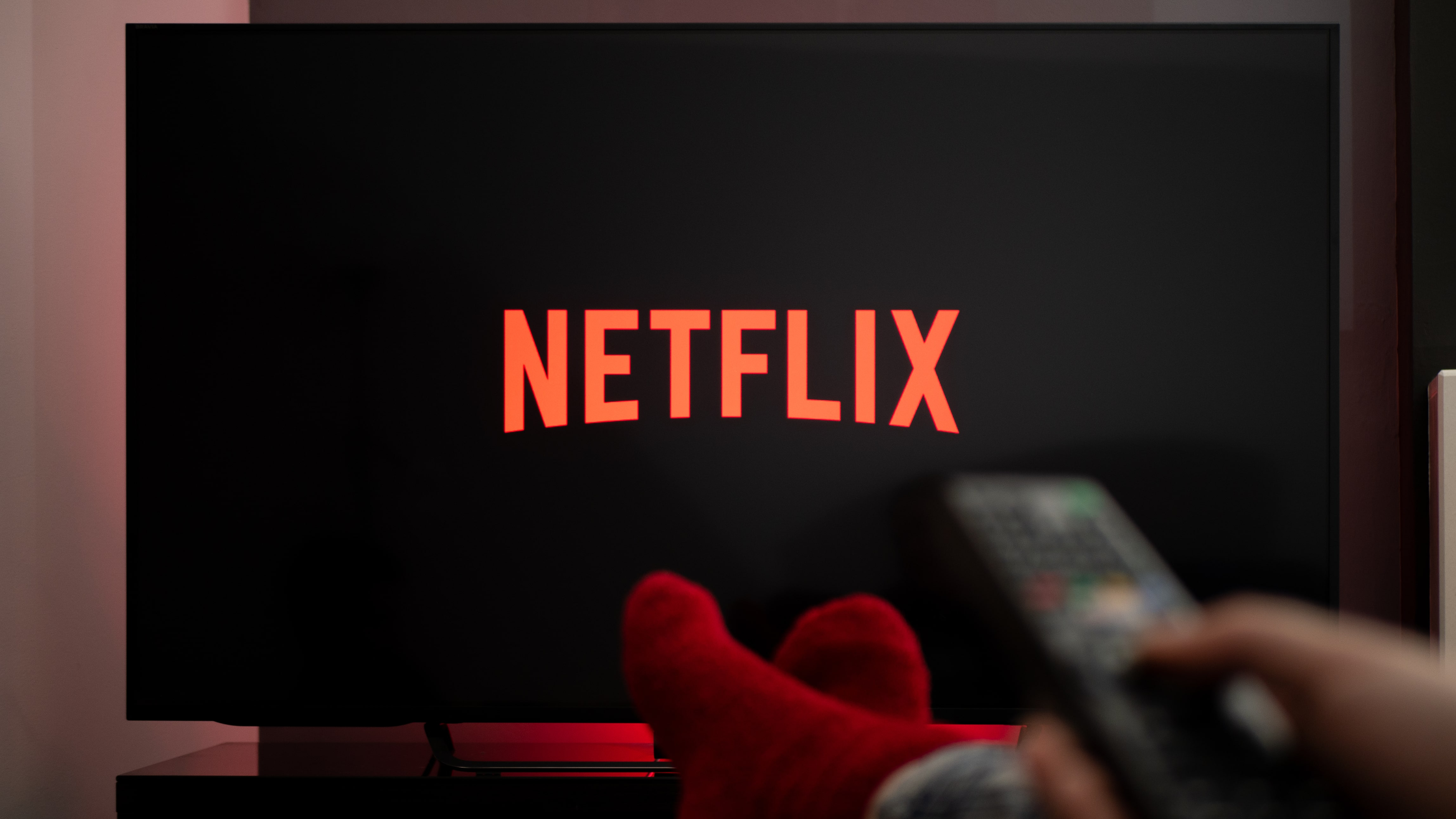 Netflix tiếp tục siết chặt quy định chia sẻ t&#224;i khoản với người lạ - Ảnh 2