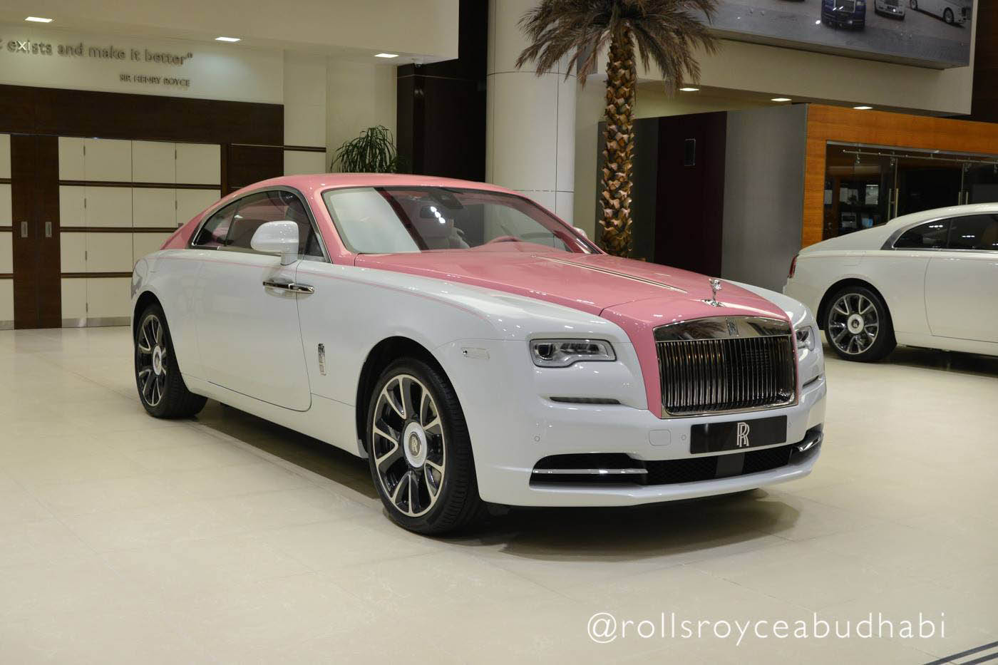 Hé lộ chủ nhân RollsRoyce Wraith màu hồng phấn cực độc tại Việt Nam