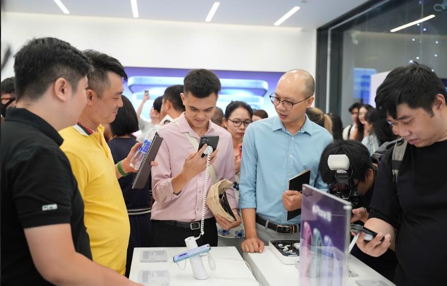 FPT Shop v&#224; F.Studio by FPT ch&#237;nh thức mở b&#225;n iPhone 16 Series tr&#234;n to&#224;n quốc - Ảnh 2