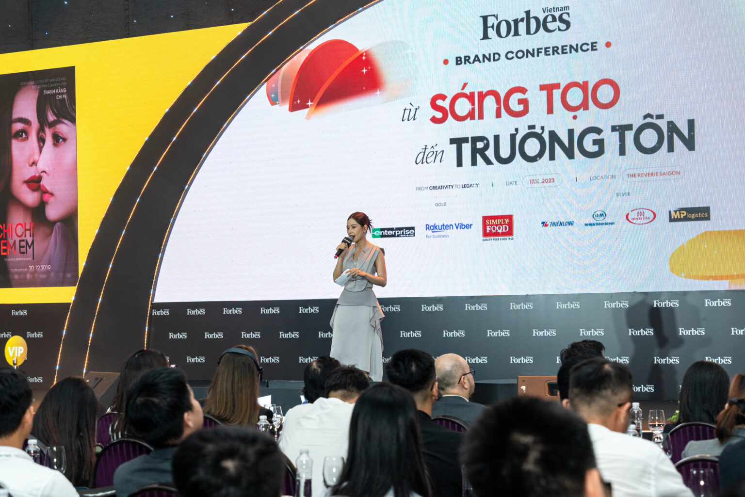 Chi Pu tham gia Hội nghị Thương hiệu 2023 do Forbes tổ chức. (Ảnh: Forbes)