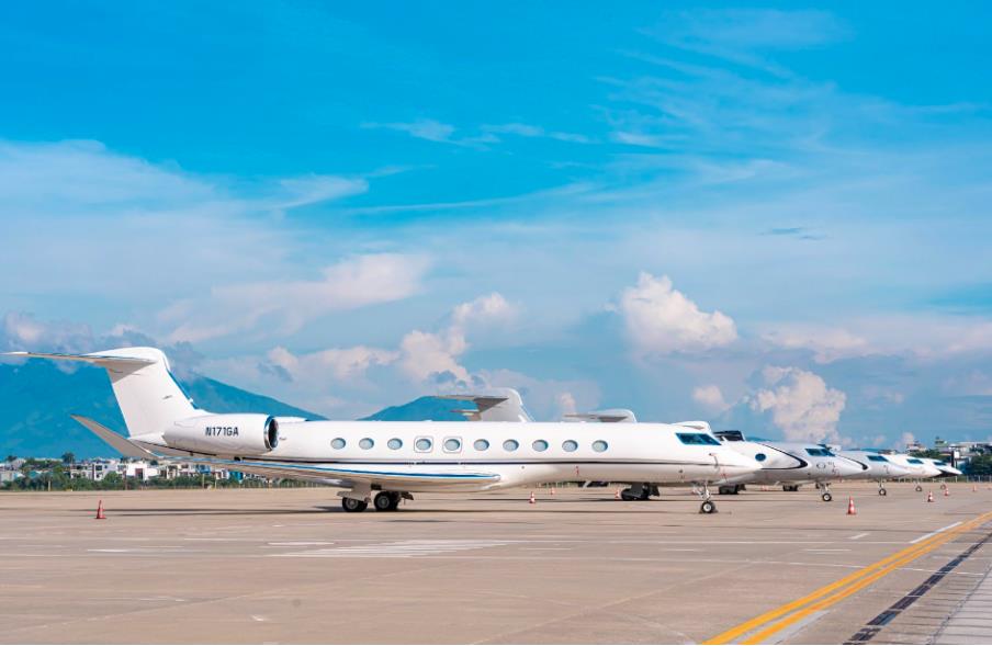 5 chuy&ecirc;n cơ Gulfstream đỗ tại s&acirc;n bay Đ&agrave; Nẵng h&ocirc;m 17/10. Ảnh: Minh Khoa &nbsp;