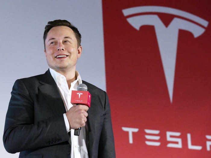 CEO Tesla Elon Musk vẫn đang l&agrave; người gi&agrave;u nhất thế giới, nhưng gi&aacute; trị khối t&agrave;i sản r&ograve;ng của &ocirc;ng đ&atilde; "hao hụt" khoảng 120 tỷ USD so với mức đỉnh từng đạt được v&agrave;o ng&agrave;y 4/11/2021.