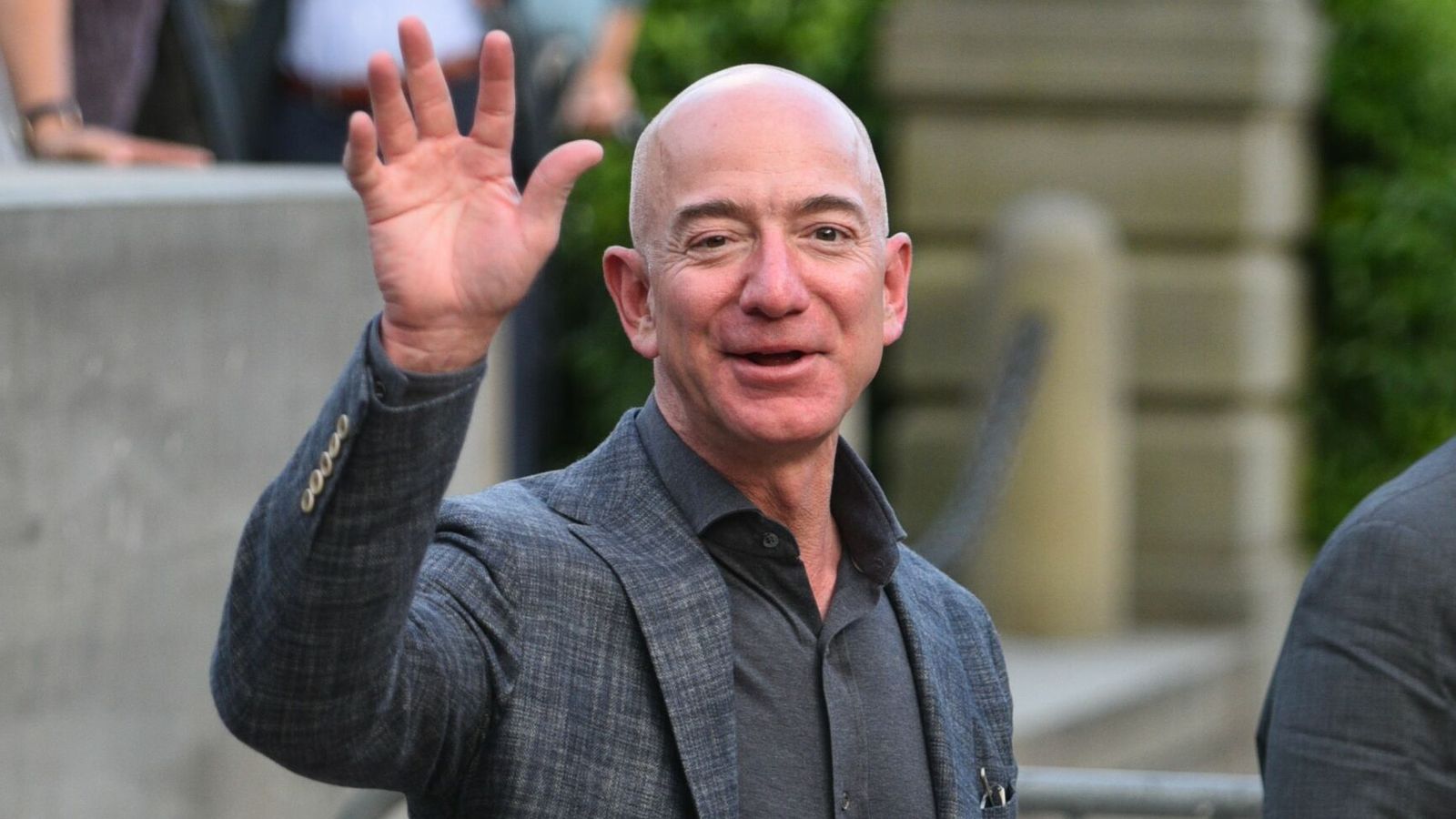 Tỷ phú giàu thứ 4 thế giới Jeff Bezos tuyên bố dành phần lớn tài sản 124 tỷ  USD để làm từ thiện