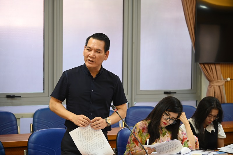 Đại diện Văn phòng Chính phủ phát biểu tại Phiên họp