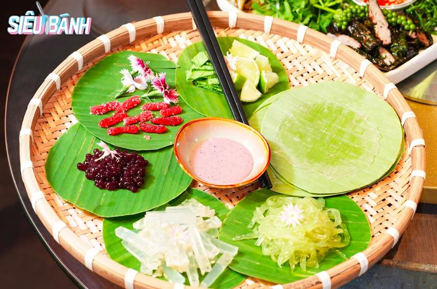 Món gỏi cuốn trong set bánh 'Vi vu đường phố' Món gỏi cuốn trong set bánh 'Vi vu đường phố'