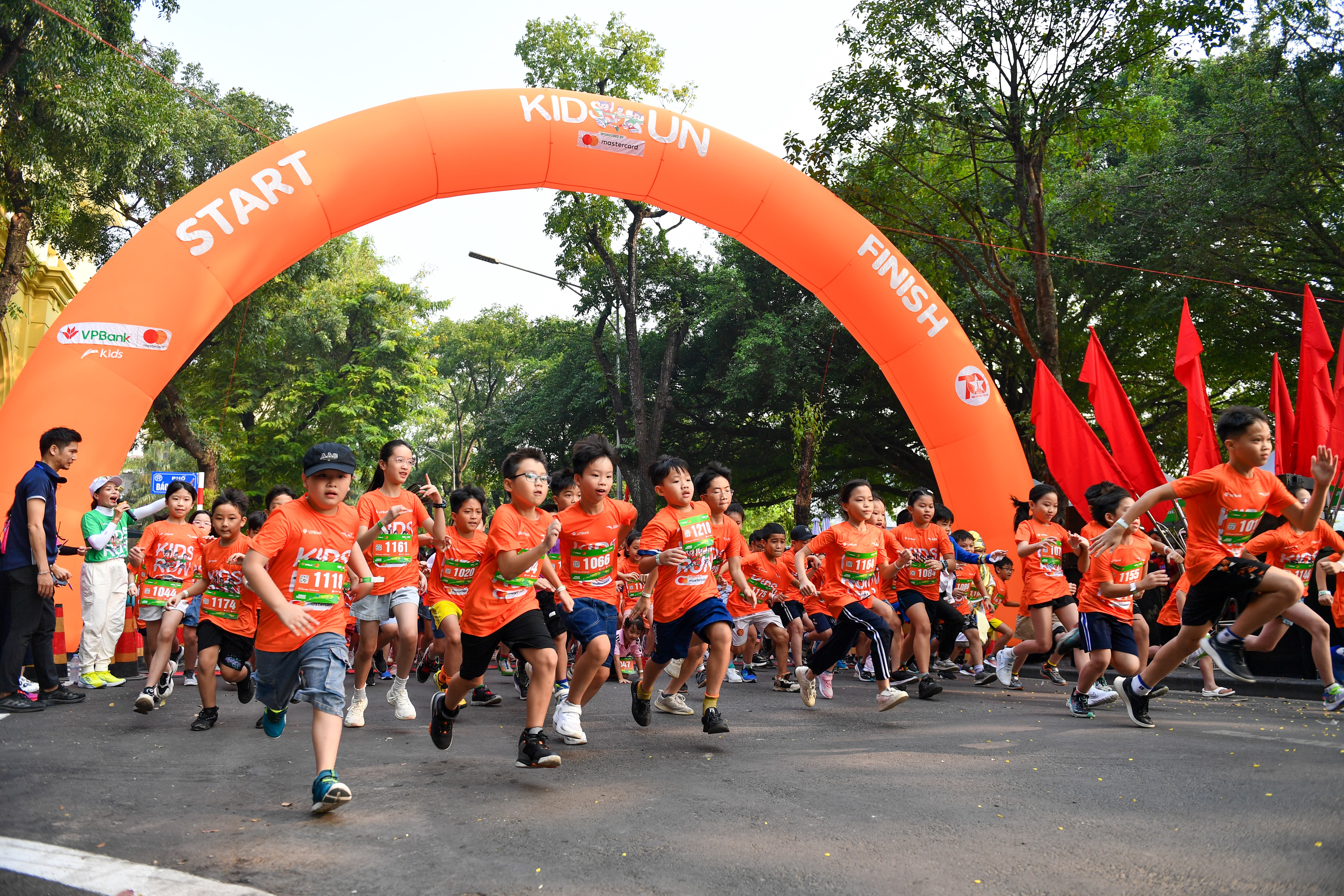 Vui hết m&#236;nh với đường đua Mastercard Kids Run 2024 - Ảnh 6