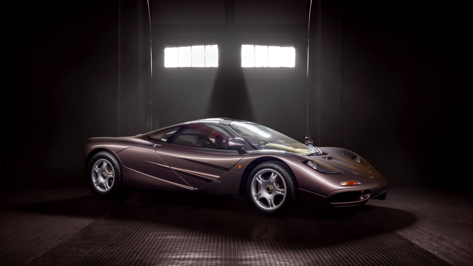 McLaren F1 l&agrave; một khoản đầu tư đ&aacute;ng tiền cho giới thượng lưu nhờ khả năng tăng gi&aacute; theo thời gian. Ảnh:&nbsp;Gooding &amp; Co.