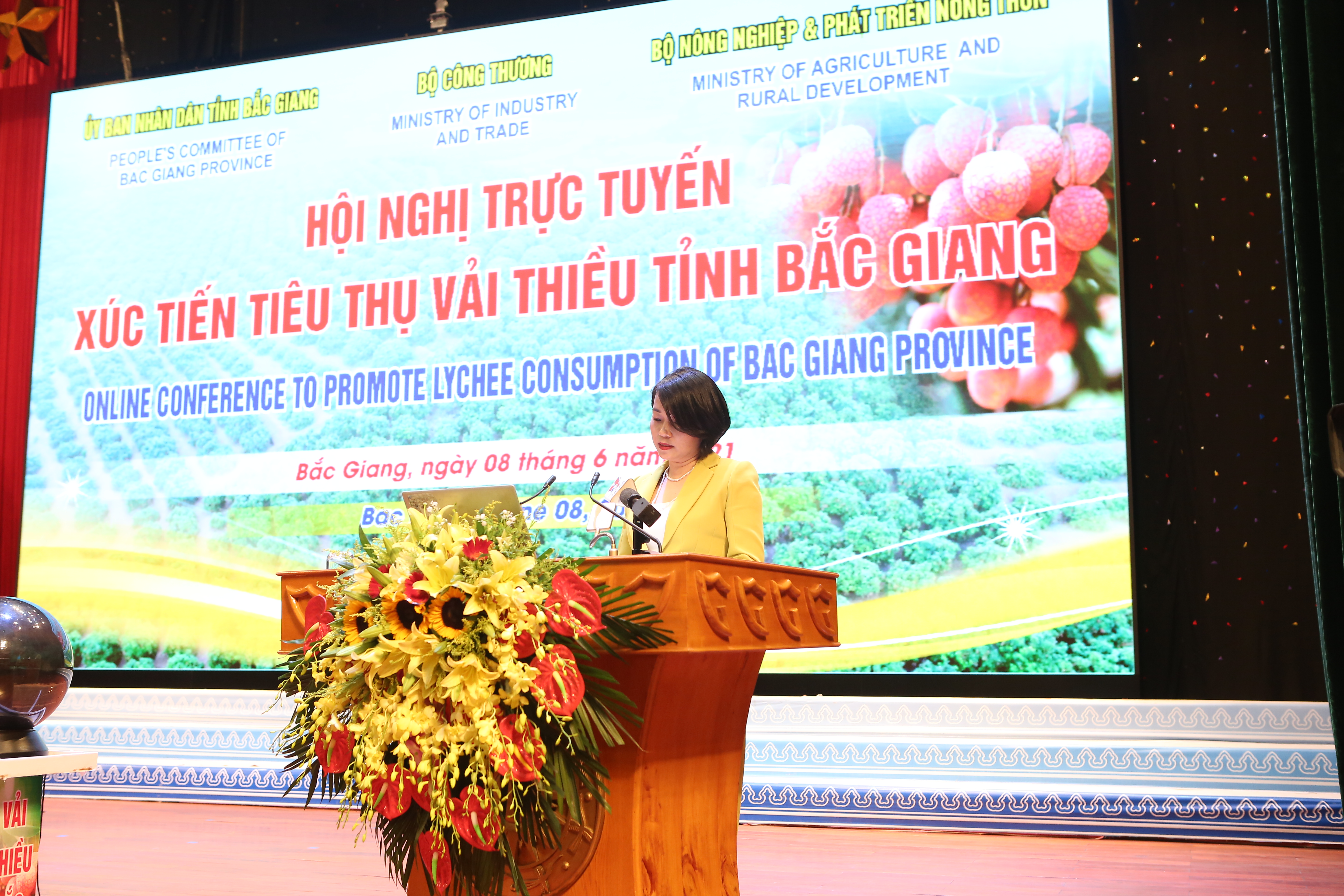 B&agrave; Nguyễn Thị Phương - Ph&oacute; TGĐ thường trực C&ocirc;ng ty VinCommerce ph&aacute;t biểu tại Hội nghị