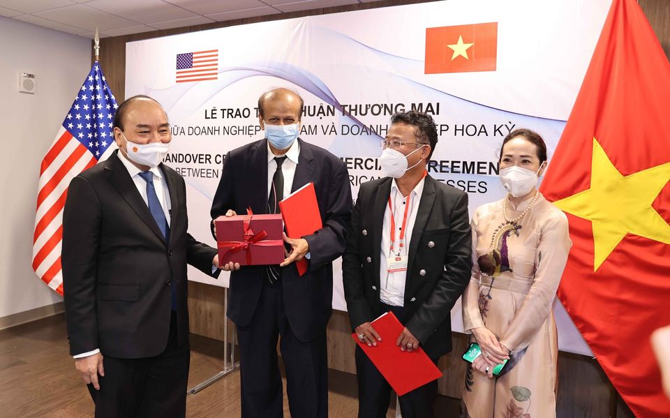 Chủ tịch nước Nguyễn Xuân Phúc hoan nghênh Tập đoàn Quantum, liên danh SGT-KBC đã có những thỏa thuận hợp tác triển khai nhiều dự án đầu tư quy mô lớn tại Việt Nam. Nguồn: SGT Chủ tịch nước Nguyễn Xuân Phúc hoan nghênh Tập đoàn Quantum, liên danh SGT-KBC đã có những thỏa thuận hợp tác triển khai nhiều dự án đầu tư quy mô lớn tại Việt Nam. Nguồn: SGT