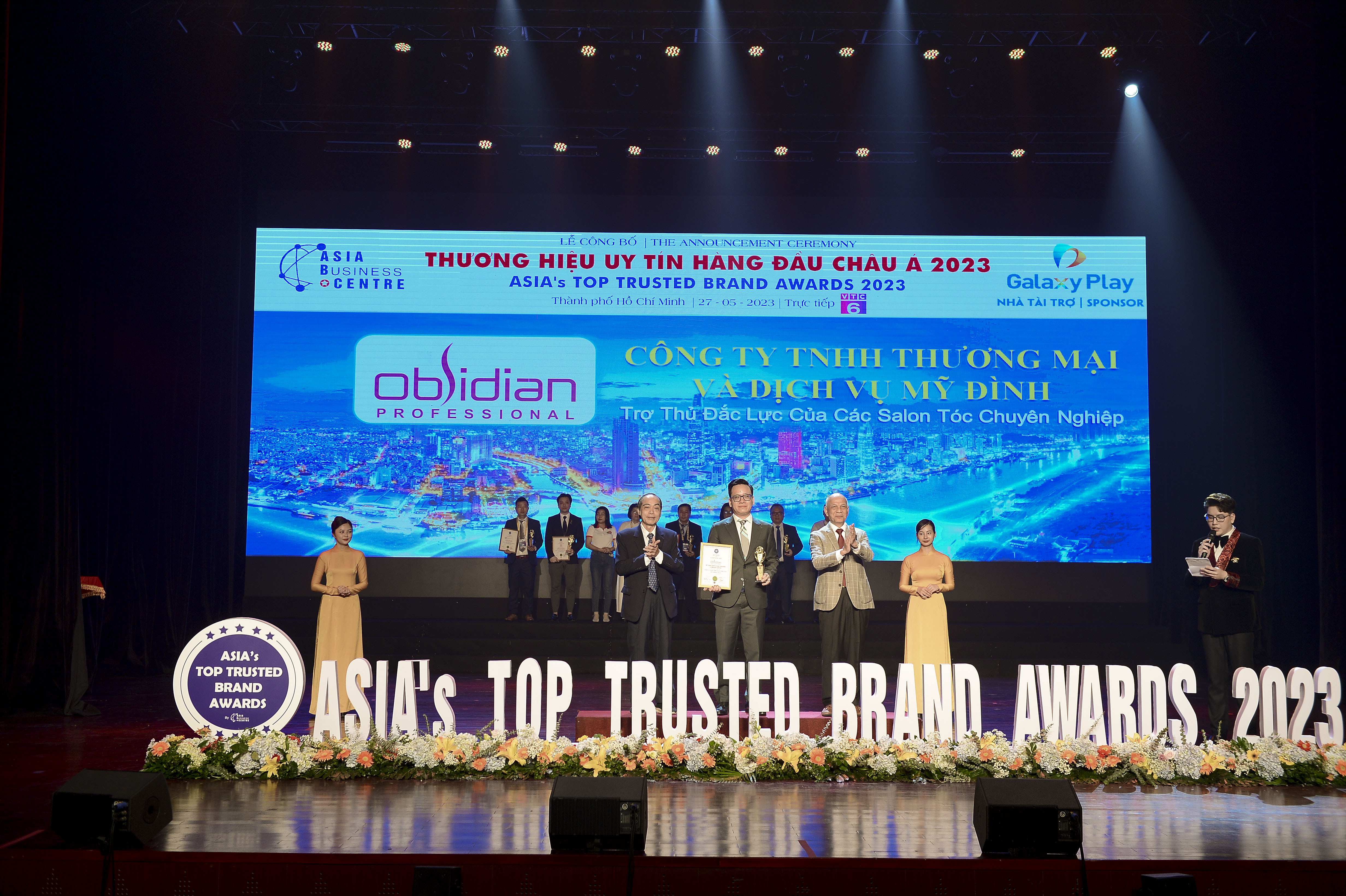 Obsidian đạt top 10 thương hiệu uy t&iacute;n h&agrave;ng đầu ch&acirc;u &Aacute; 2023.