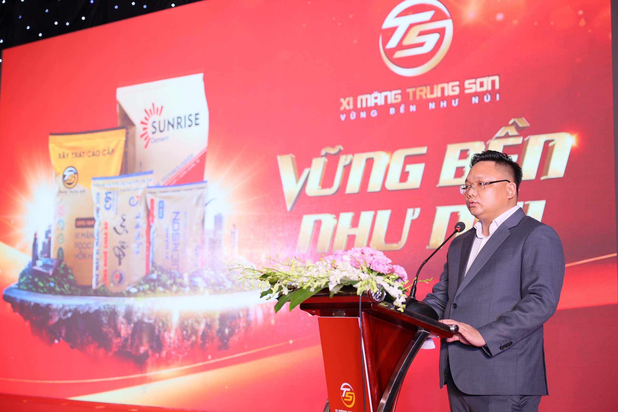 Phó Giám đốc Thường trực nhà máy Trung Sơn – ông Phùng Thế Hùng Phó Giám đốc Thường trực nhà máy Trung Sơn – ông Phùng Thế Hùng