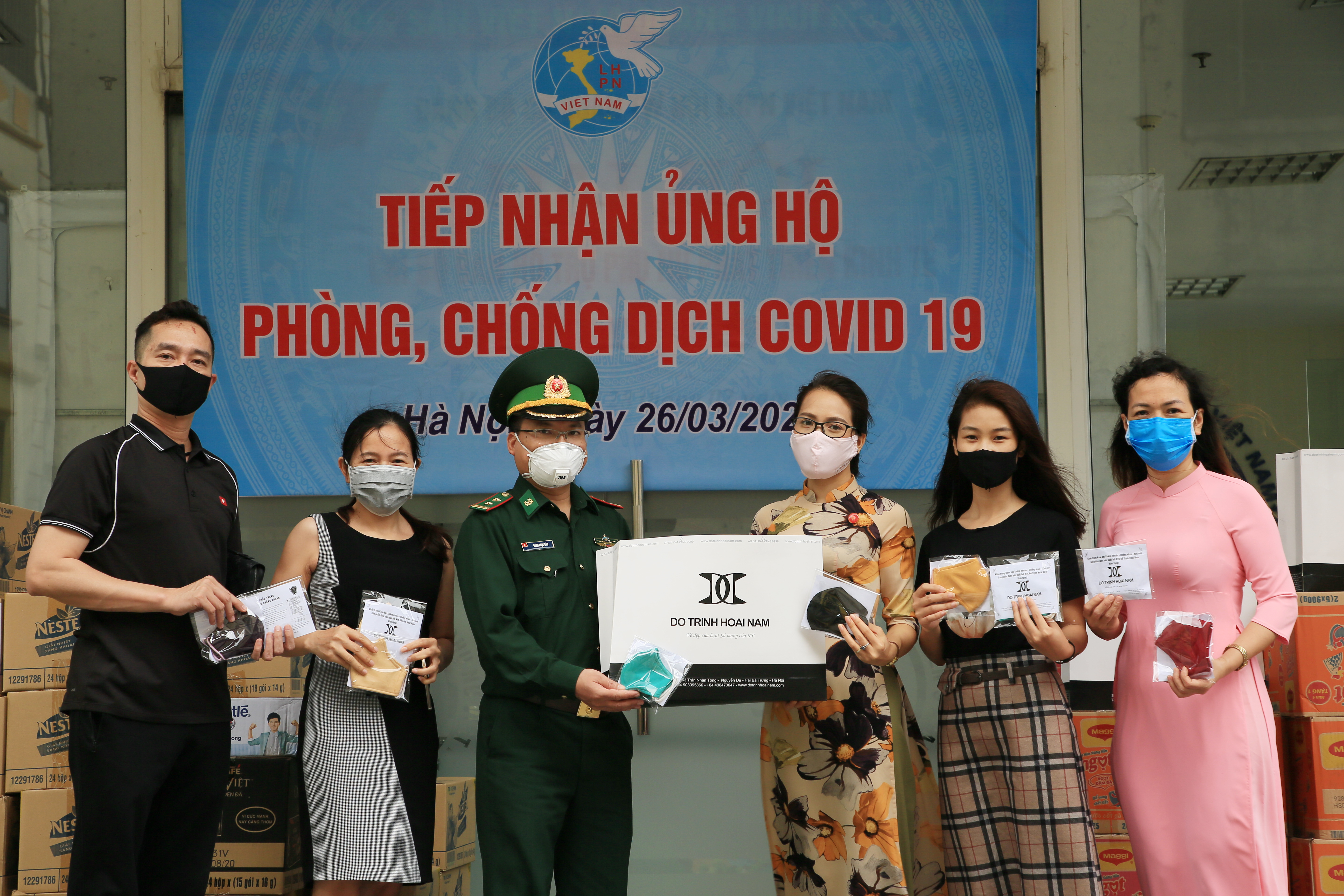 Trong đầu đợt dịch năm 2020 đồng hành cùng HLH PN Việt Nam , NTK Đỗ Trịnh Hoài Nam cũng đã kêu gọi các NTK trong CLBAD VN & Cty CP TT Sen Vàng may tặng 4.000 khẩu trang nano bạc cho các chiến sĩ biên phòng.