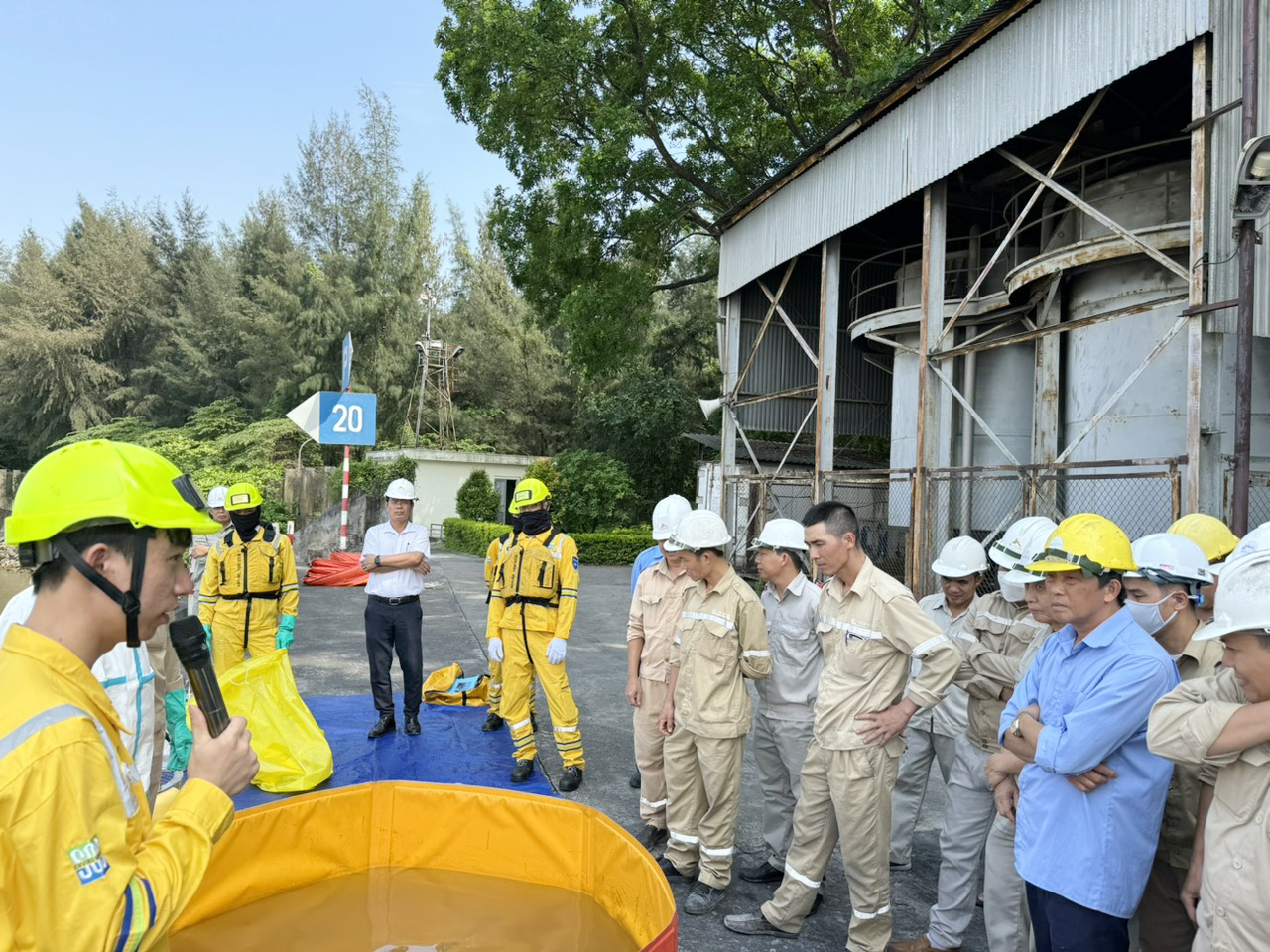 CÔNG TY XI MĂNG VICEM HOÀNG THẠCH: An toàn vệ sinh lao động - phòng chống cháy nổ: Nhiệm vụ số 1 - Ảnh 1 CÔNG TY XI MĂNG VICEM HOÀNG THẠCH: An toàn vệ sinh lao động - phòng chống cháy nổ: Nhiệm vụ số 1 - Ảnh 1