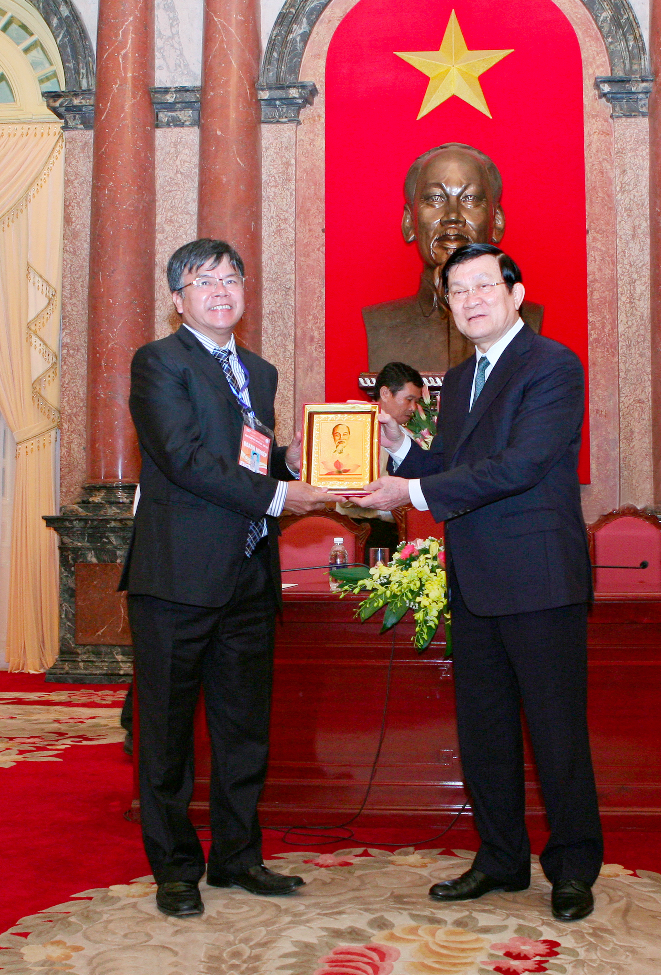 Doanh nhân Hoàng Văn Tại diện kiến nguyên Chủ tịch nước Trương Tấn Sang lần thú 2 tại Phủ Chủ tịch năm 2014 