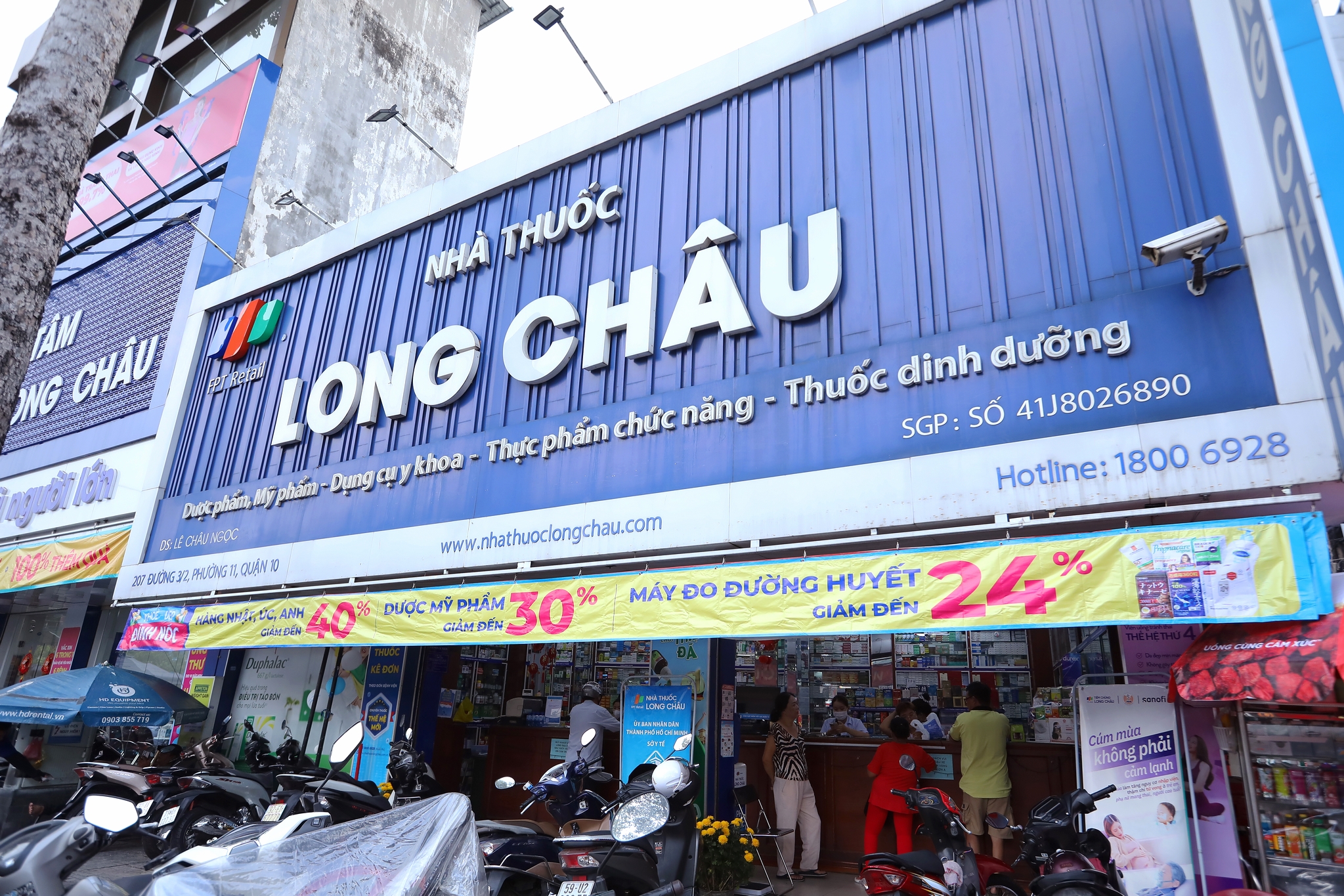 Nhà thuốc Long Châu không ngừng đầu tư vào việc tiên phong mang những giải pháp mới và hàng đầu đến người dân. Nhà thuốc Long Châu không ngừng đầu tư vào việc tiên phong mang những giải pháp mới và hàng đầu đến người dân. 