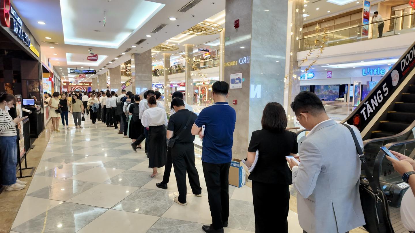 Nhà đầu tư xếp hàng chờ “chốt cọc” Vinhomes Green City Nhà đầu tư xếp hàng chờ “chốt cọc” Vinhomes Green City