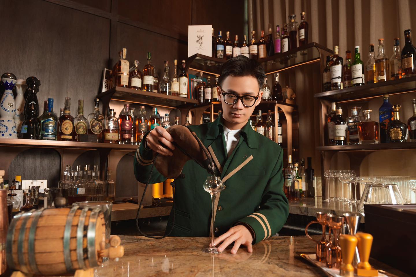 Quán bar bí mật Track 61