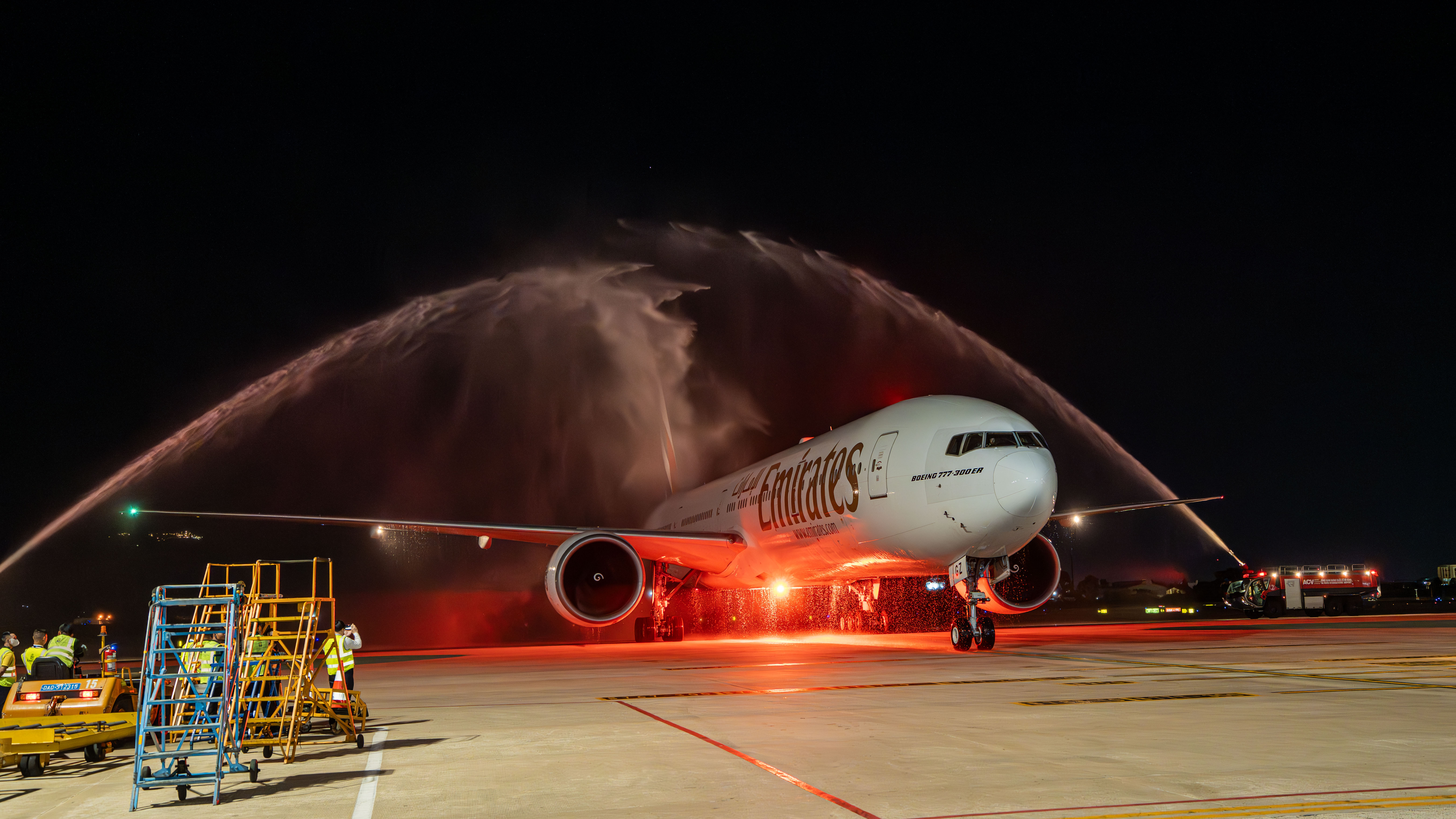 Đường bay thẳng của Emirates tới Đà Nẵng giúp thành phố sông Hàn đón thêm đa dạng khách từ nhiều quốc gia hơn, đặc biệt từ các nước giàu có Đường bay thẳng của Emirates tới Đà Nẵng giúp thành phố sông Hàn đón thêm đa dạng khách từ nhiều quốc gia hơn, đặc biệt từ các nước giàu có