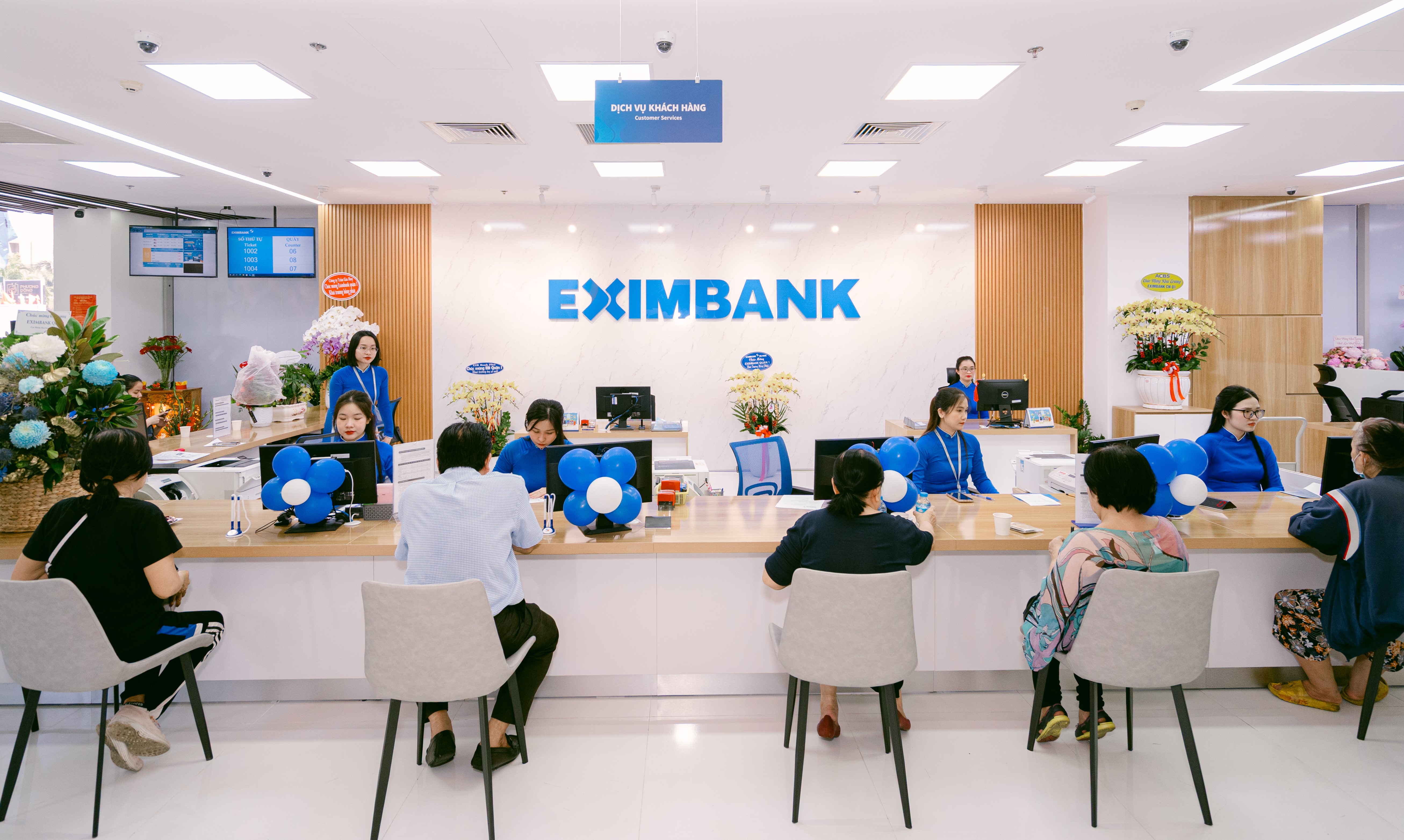 Quy m&ocirc; kh&aacute;ch h&agrave;ng Eximbank kh&ocirc;ng ngừng tăng l&ecirc;n &nbsp;