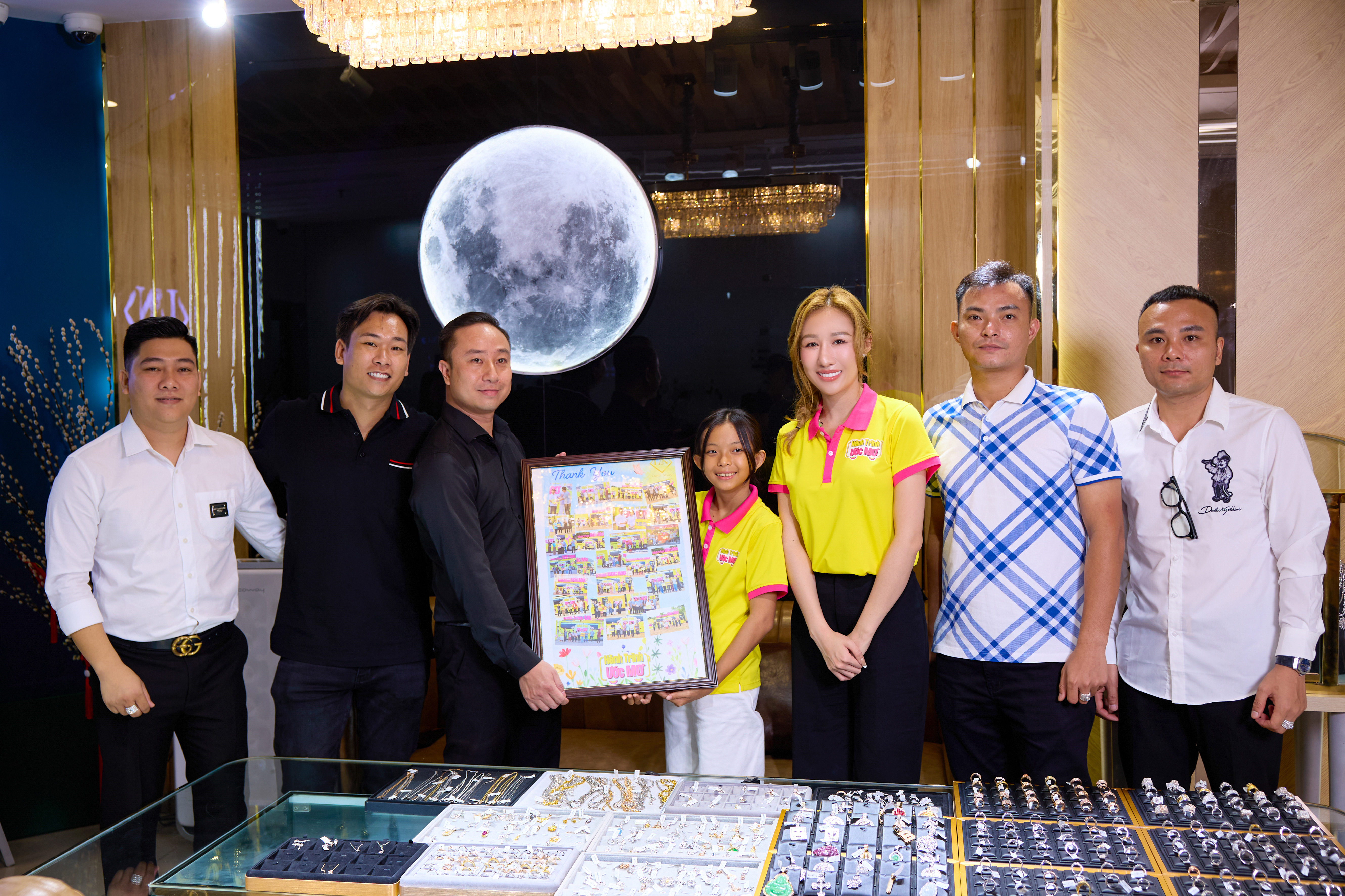 Long Ngọc Luxury đồng h&agrave;nh với mỗi số ph&aacute;t s&oacute;ng của&nbsp;&ldquo;H&agrave;nh tr&igrave;nh ước mơ&rdquo;.