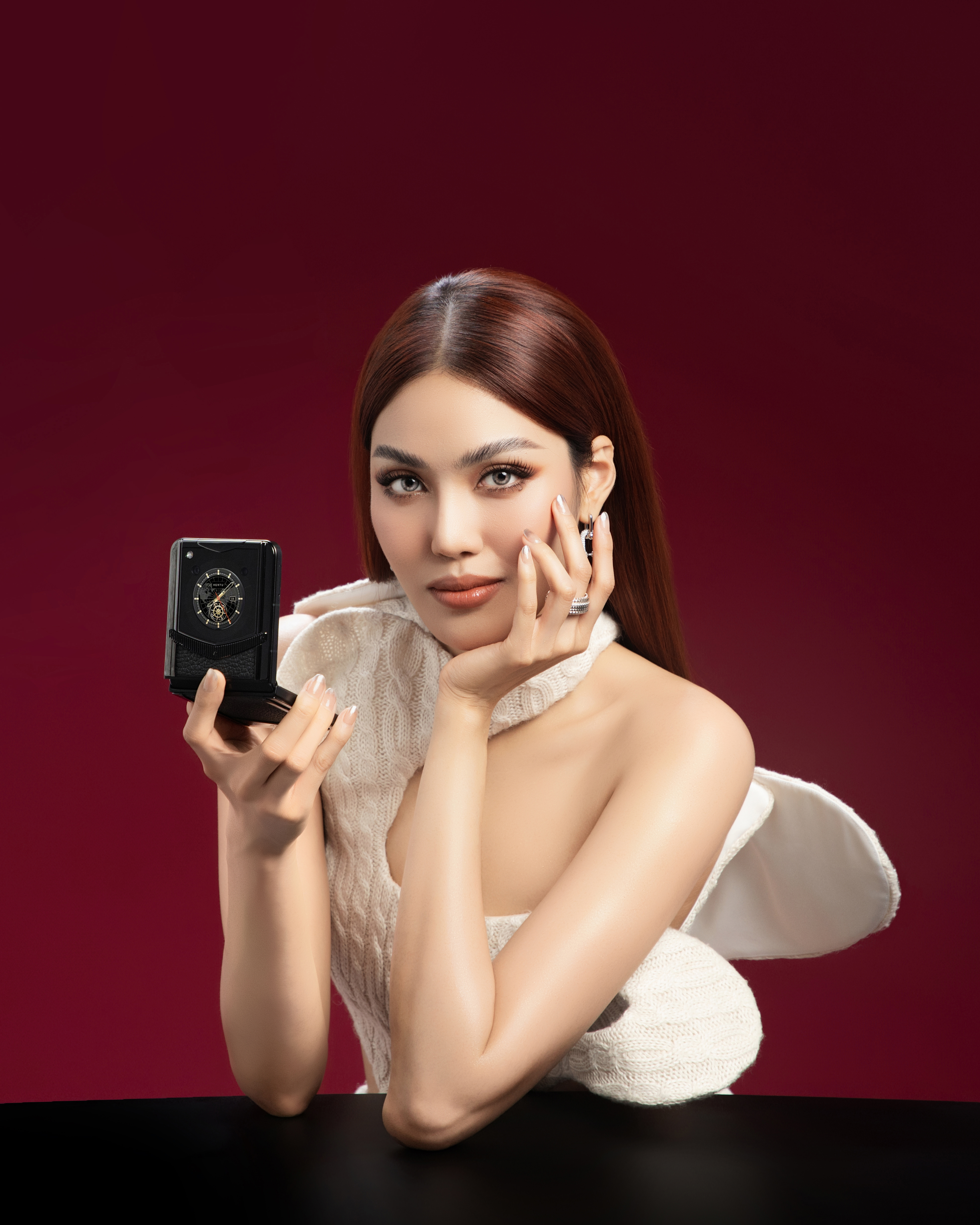 Lan Khu&ecirc; hiện l&agrave; đại sứ thương hiệu Vertu tại Việt Nam.