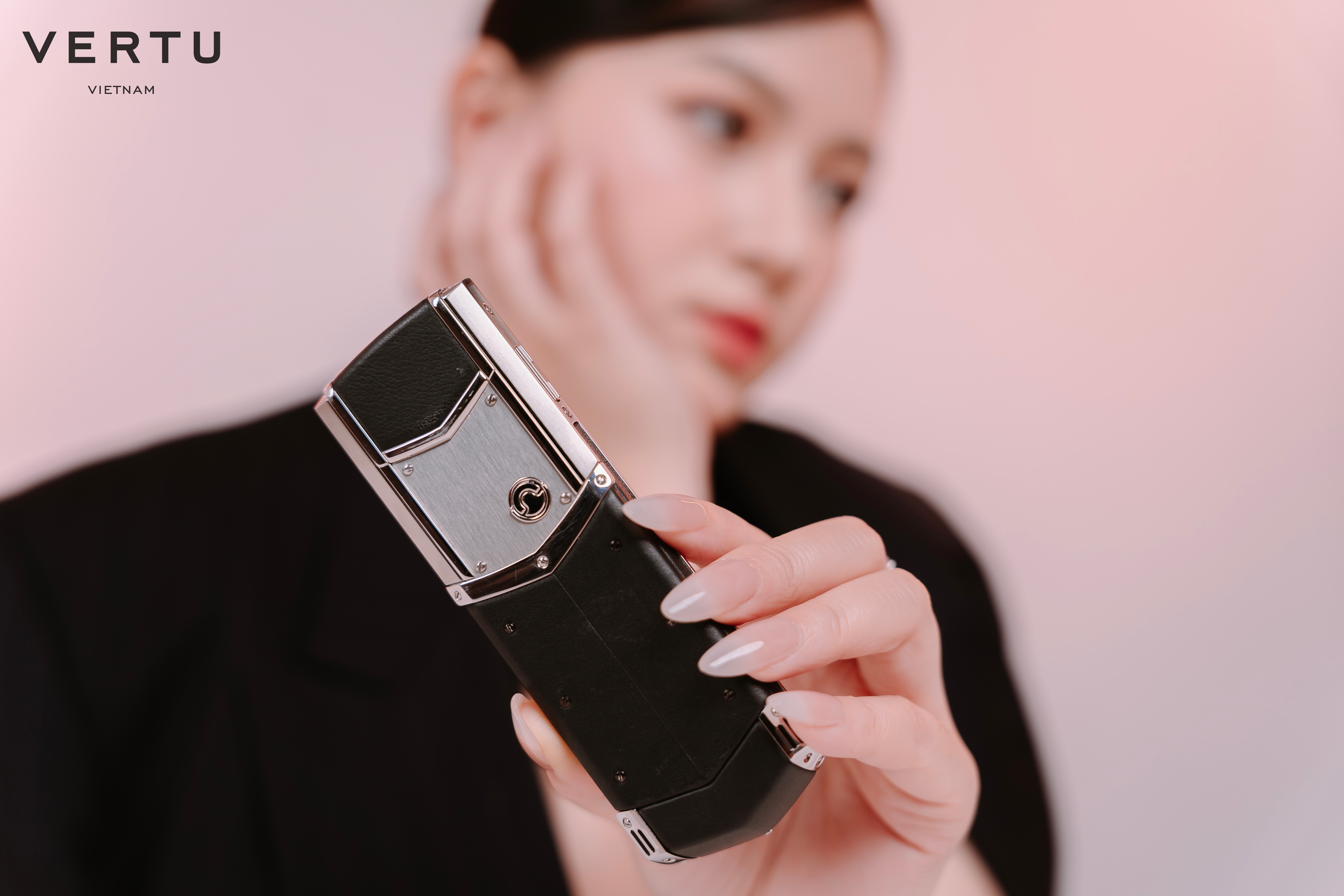 3 chiếc Vertu được giới mộ điệu rỉ tai “hợp vía” doanh nhân - Ảnh 3 3 chiếc Vertu được giới mộ điệu rỉ tai “hợp vía” doanh nhân - Ảnh 3