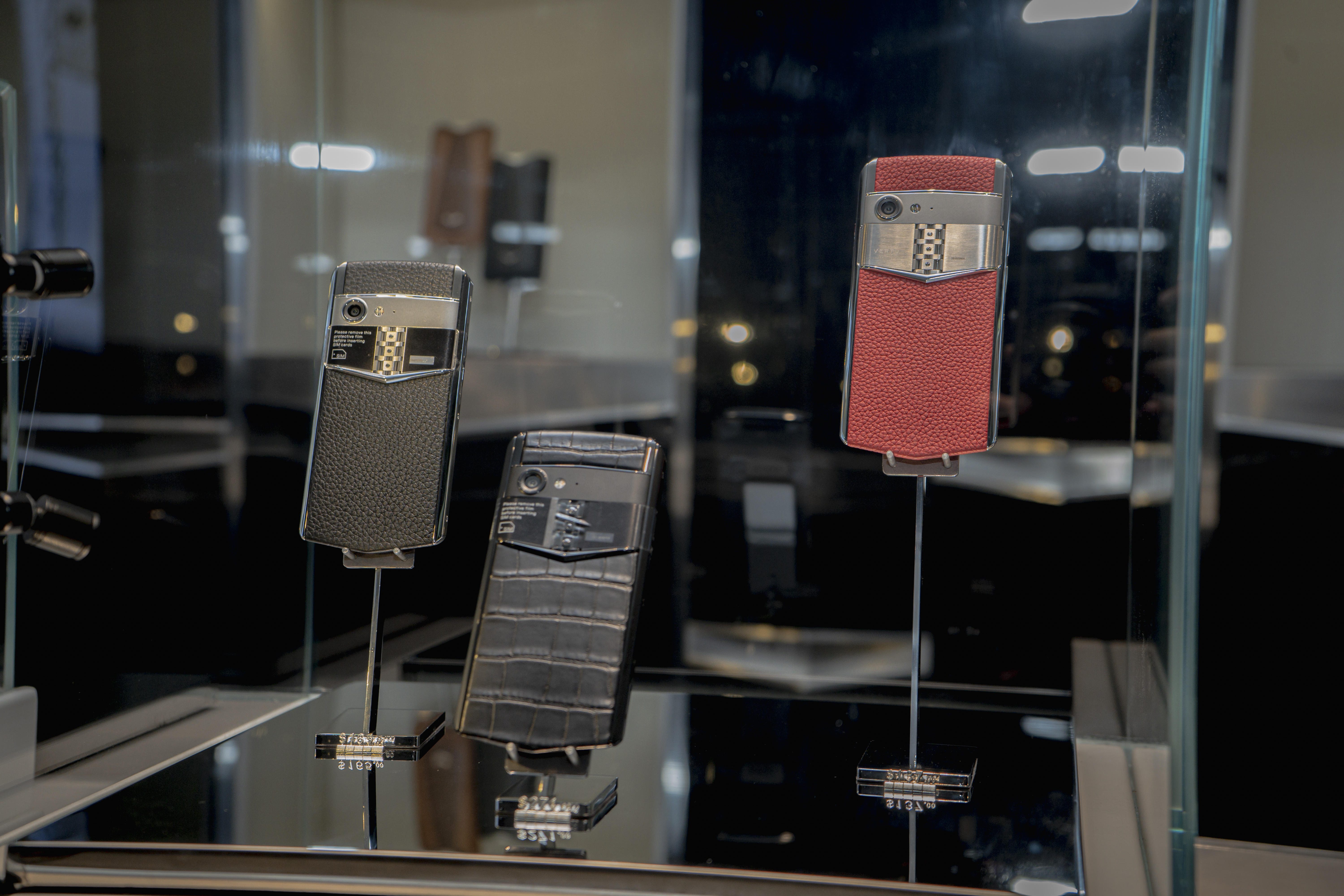 Vertu Việt Nam hiện đang là đơn vị độc quyền tất cả sản phẩm của Vertu tại Việt Nam.