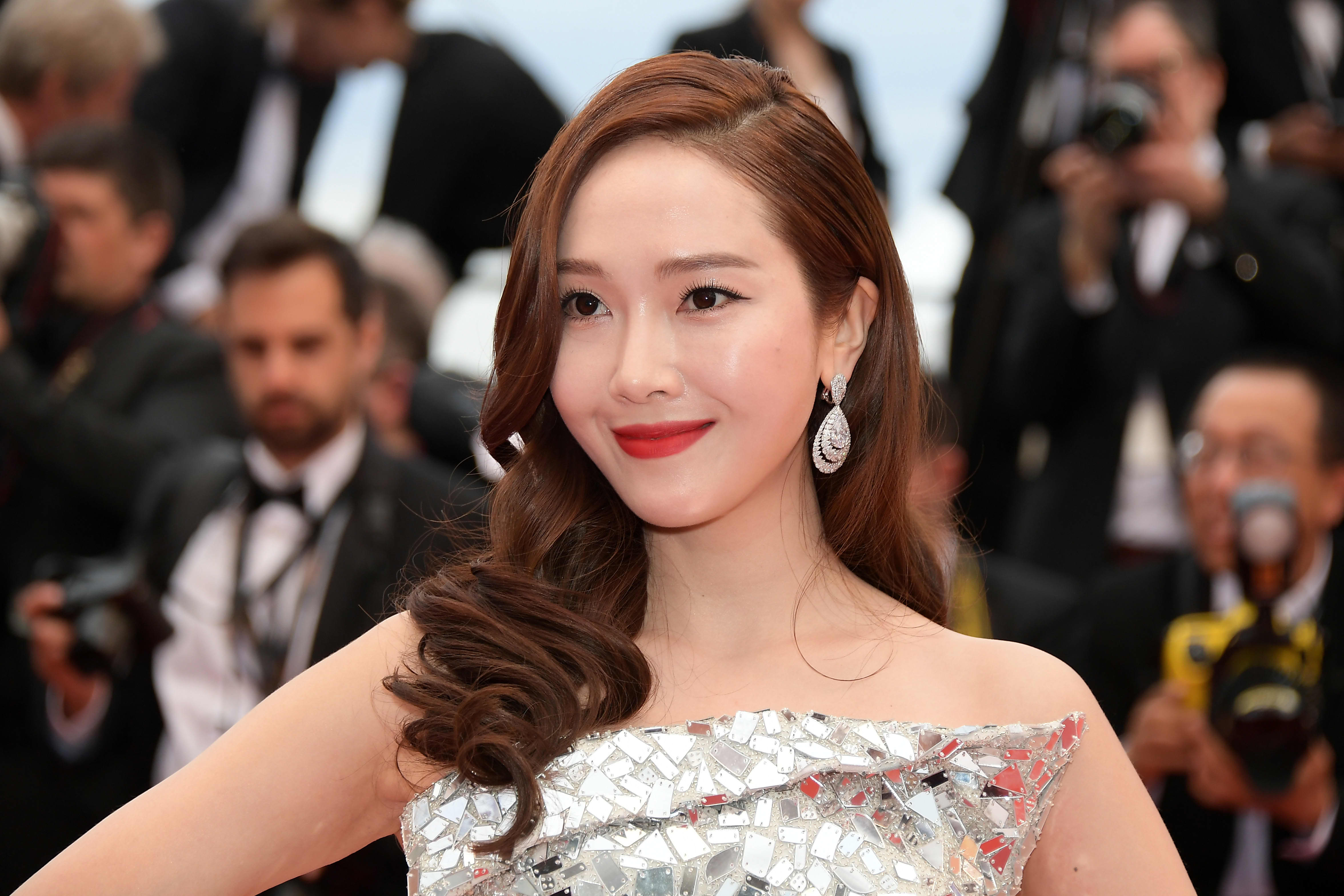 Ng&ocirc;i sao K-pop Jessica Jung tham dự lễ khai mạc Li&ecirc;n hoan phim Cannes thường ni&ecirc;n lần thứ 72 tại Ph&aacute;p