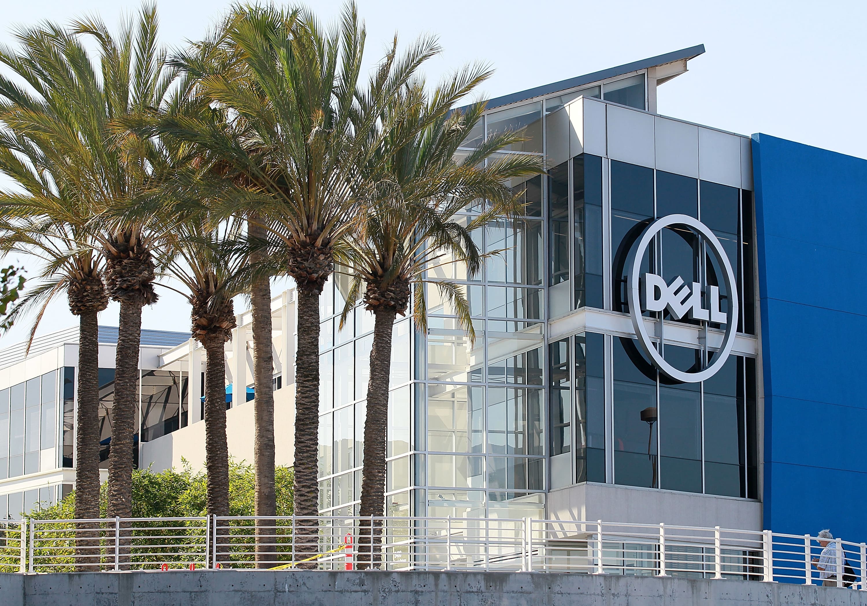 Dell cắt giảm hơn 6.600 nh&#226;n sự to&#224;n cầu - Ảnh 1
