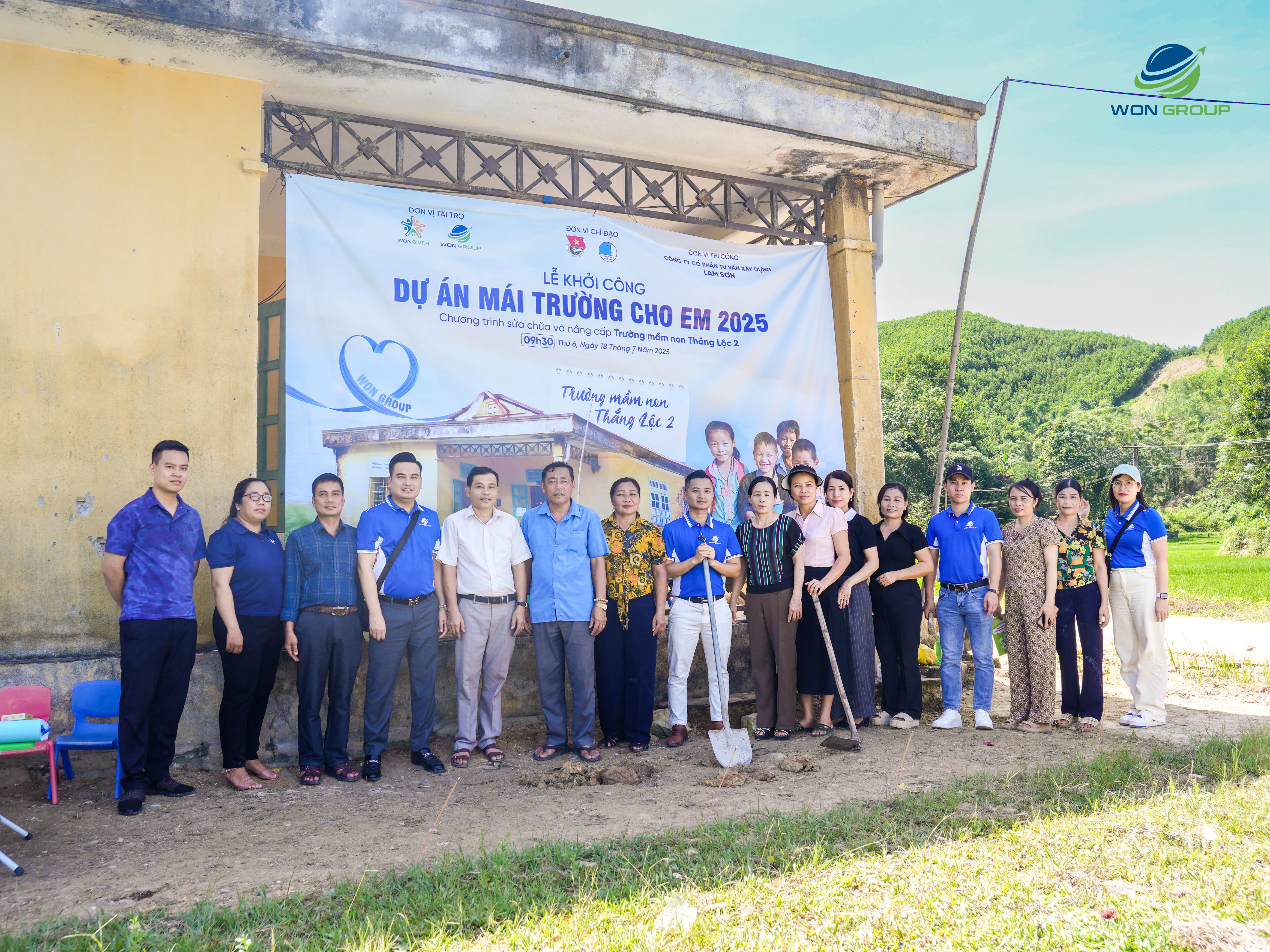 Đại diện Won Group v&agrave; l&atilde;nh đạo địa phương thực hiện nghi lễ khởi c&ocirc;ng dự &aacute;n &ldquo;M&aacute;i trường cho em 2025&rdquo;