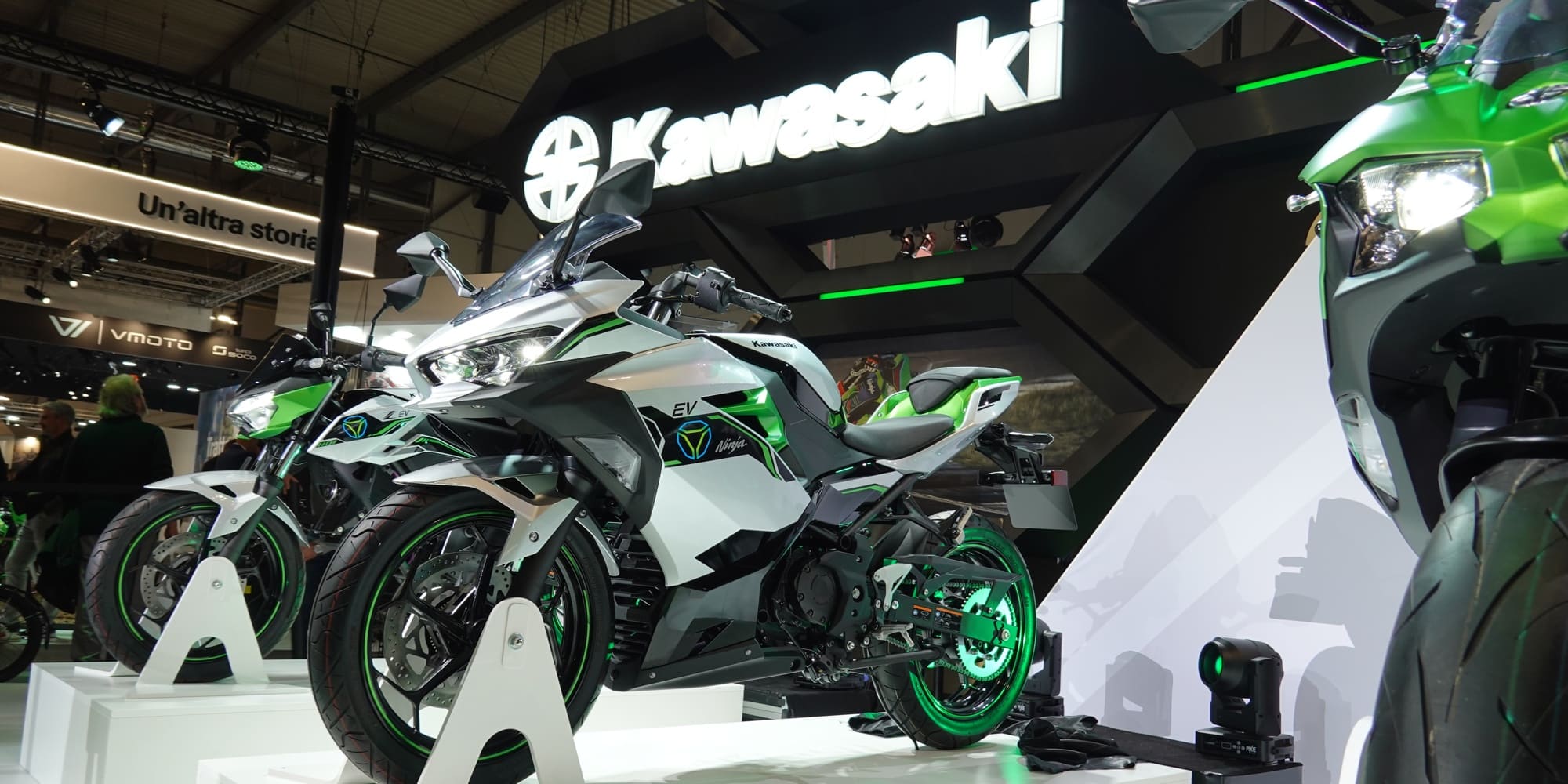 Kawasaki chuẩn bị đưa 2 mẫu m&#244; t&#244; thể thao chạy điện ra thị trường - Ảnh 1