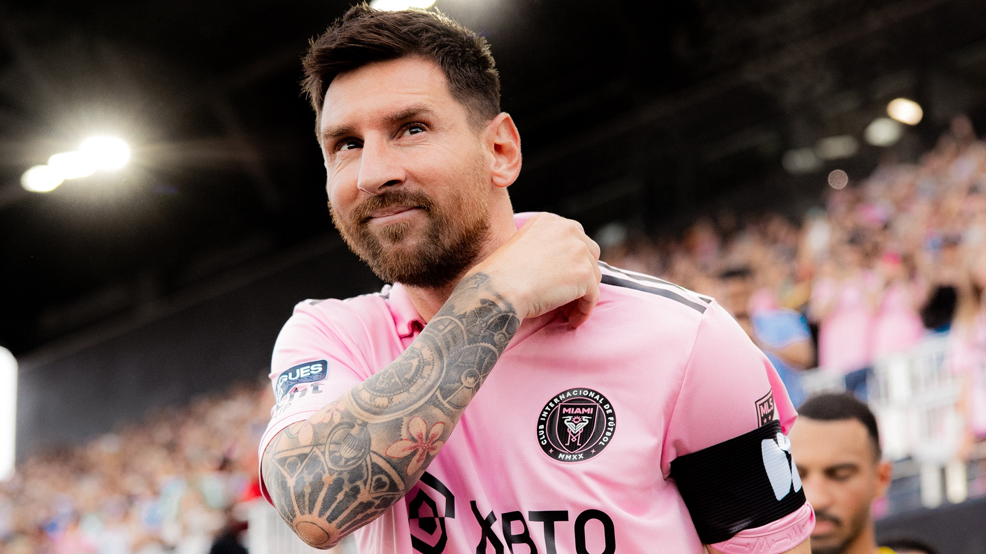 Messi đổi phong cách, lần này là hình xăm | Bóng Đá