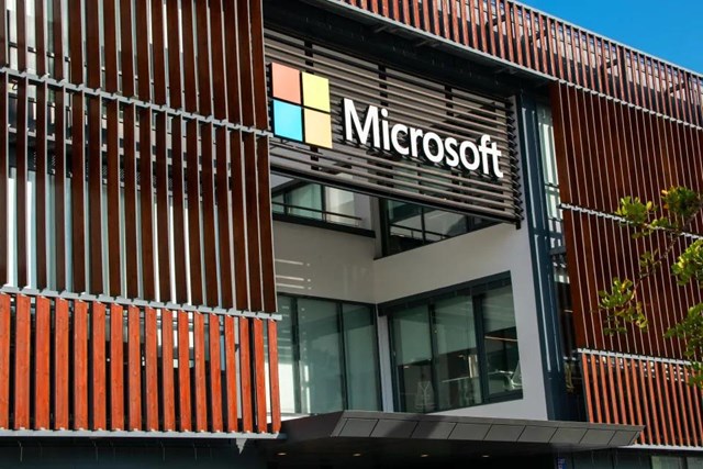 Microsoft mạnh tay chi 80 tỷ USD cho AI, muốn đ&#224;o tạo người Mỹ sử dụng tr&#237; tuệ nh&#226;n tạo l&#224;m c&#244;ng cụ hỗ trợ c&#244;ng việc - Ảnh 1