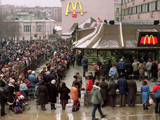 C&#226;u chuyện kinh doanh: L&#253; do khiến đế chế McDonald’s r&#250;t khỏi Nga  - Ảnh 1