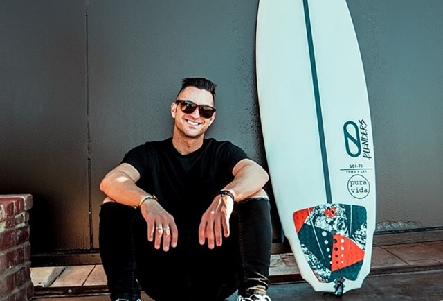 Chase Fisher - nh&agrave; s&aacute;ng lập v&agrave; CEO Blenders Eyewear.