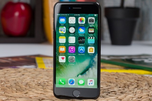 iPhone 7 l&agrave; thiết bị cũ nhất được cập nhật l&ecirc;n iOS mới.