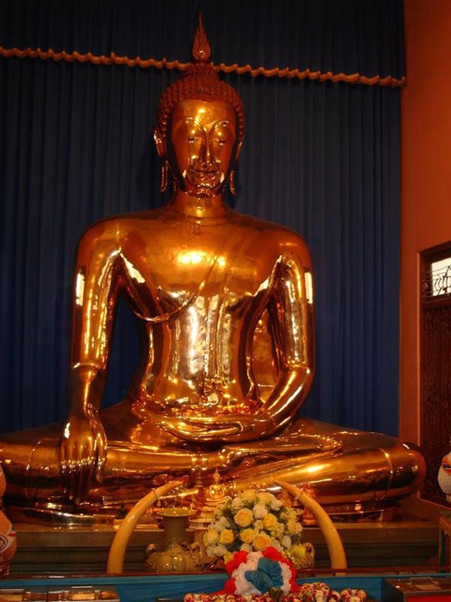 Tượng Phật V&agrave;ng lớn nhất thế giới: cao 3 m&eacute;t v&agrave; nặng 5,5 tấn.